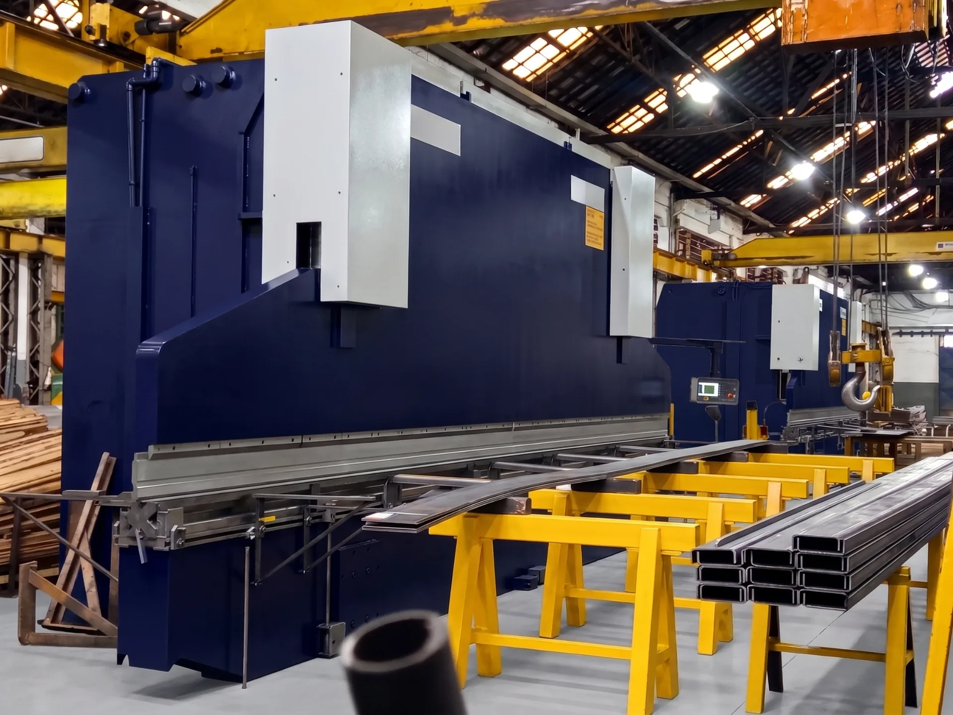 Máquina dobradeira industrial da Valor Aços